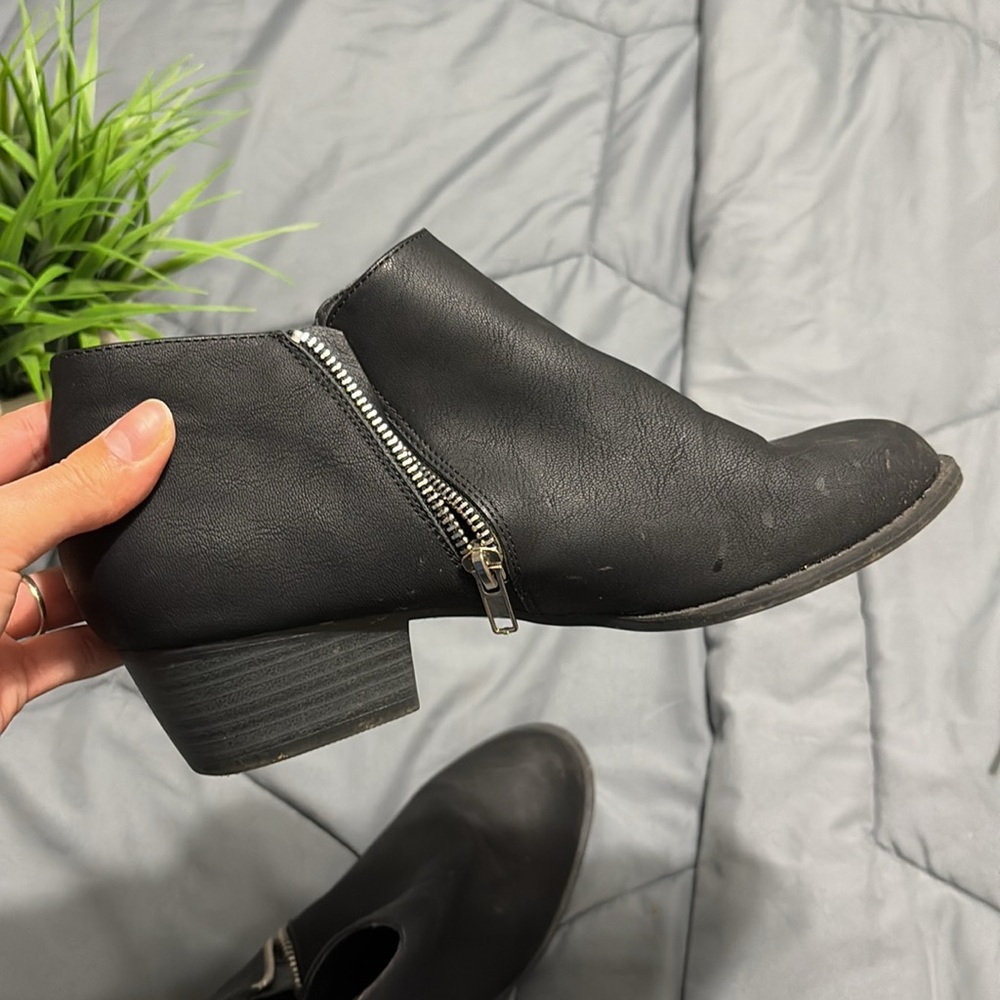 Booties 🖤 - Picture 2 of 4
